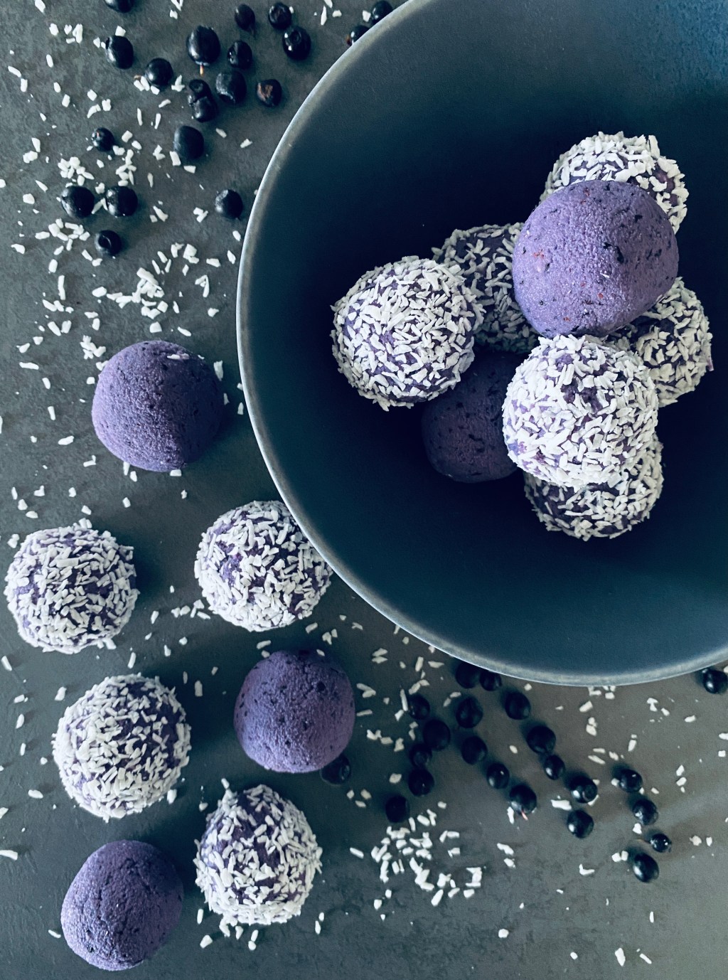 BLUEBERRY COCONUT BALLS