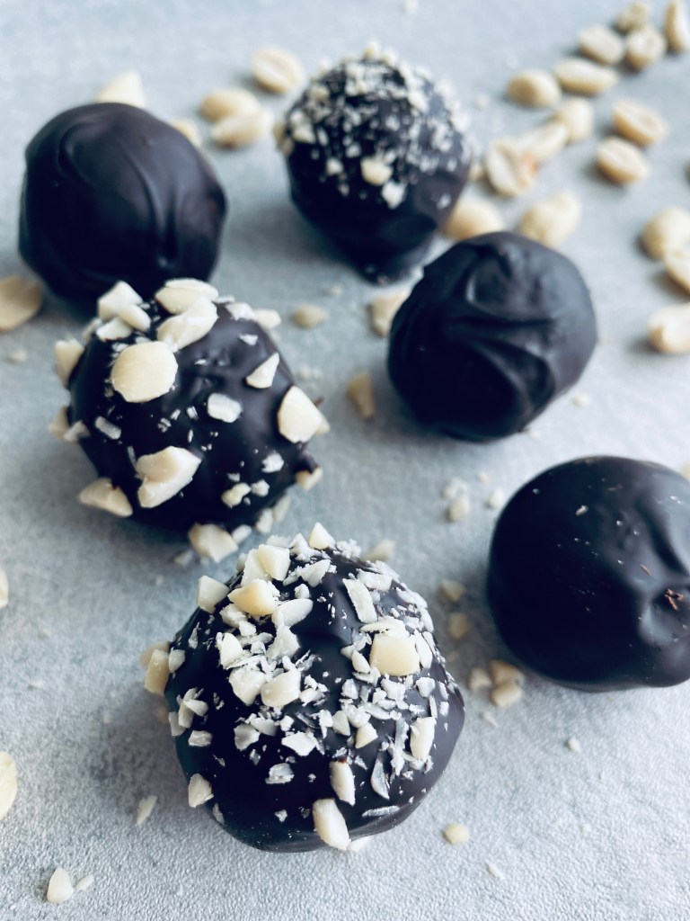 Healthy Snickers Energy Balls