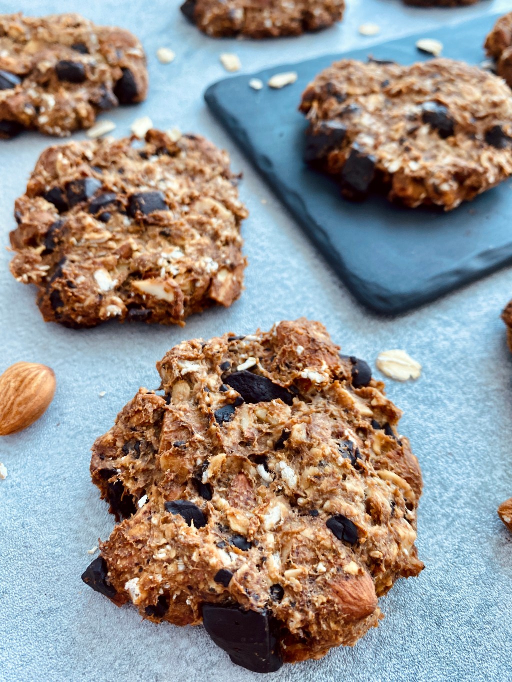 BANANA OAT COOKIES WITH ALMONDS (SUGAR-FREE and&nbsp;VEGAN)