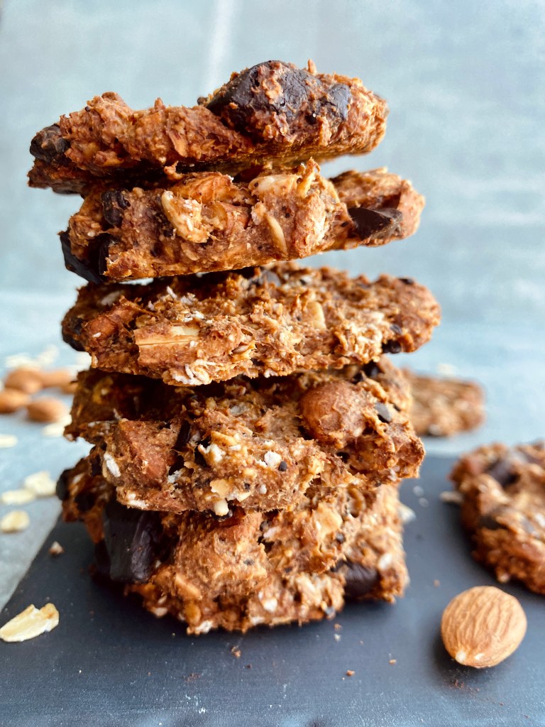 Banana Oat Cookies with Almonds and Chocolate 