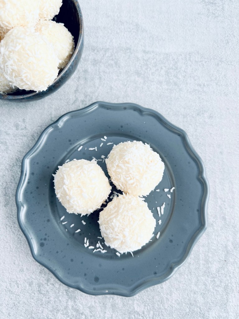 Easy Raffaello Coconut Balls