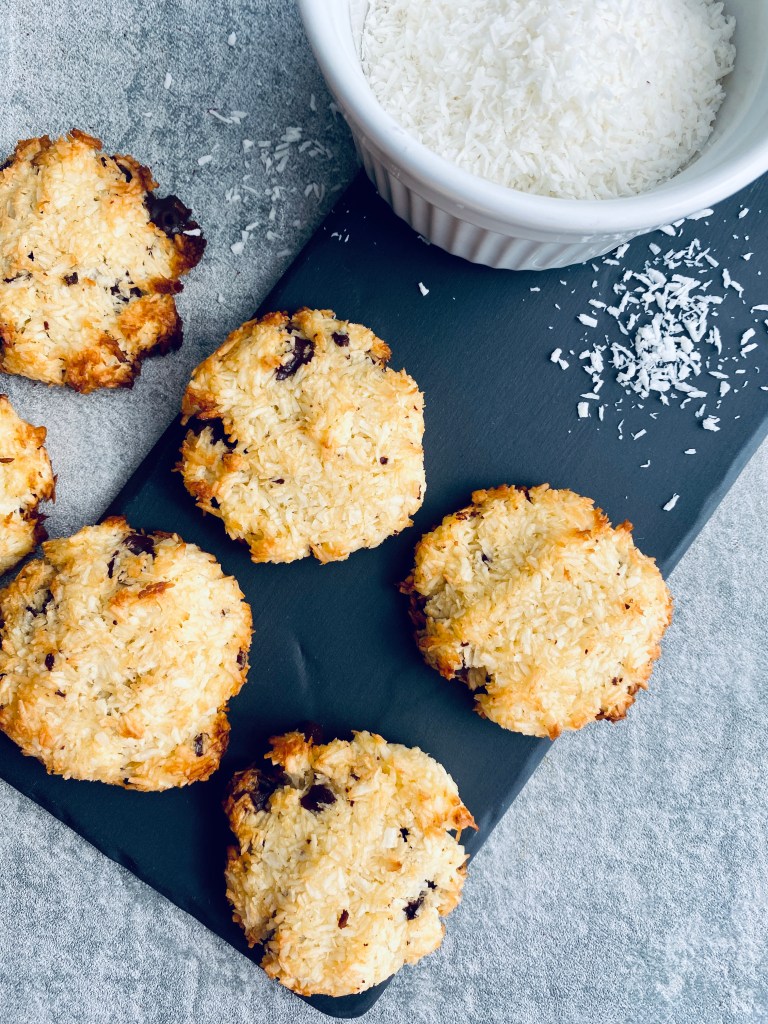 Easy and Healthy Coconut Cookies (Macaroons)