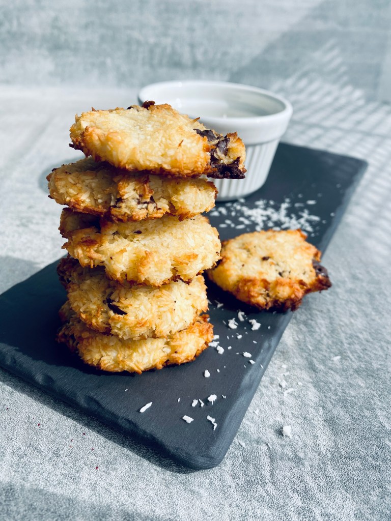 Easy and Healthy Coconut Cookies (Macaroons)