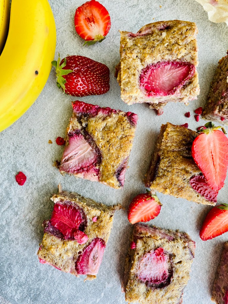 Healthy and Quick Banana Strawberry Cake 