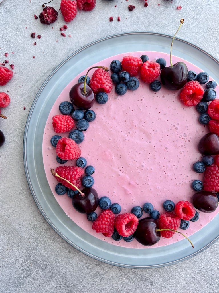 Vegan and Sugar-free Strawberry Cheesecake