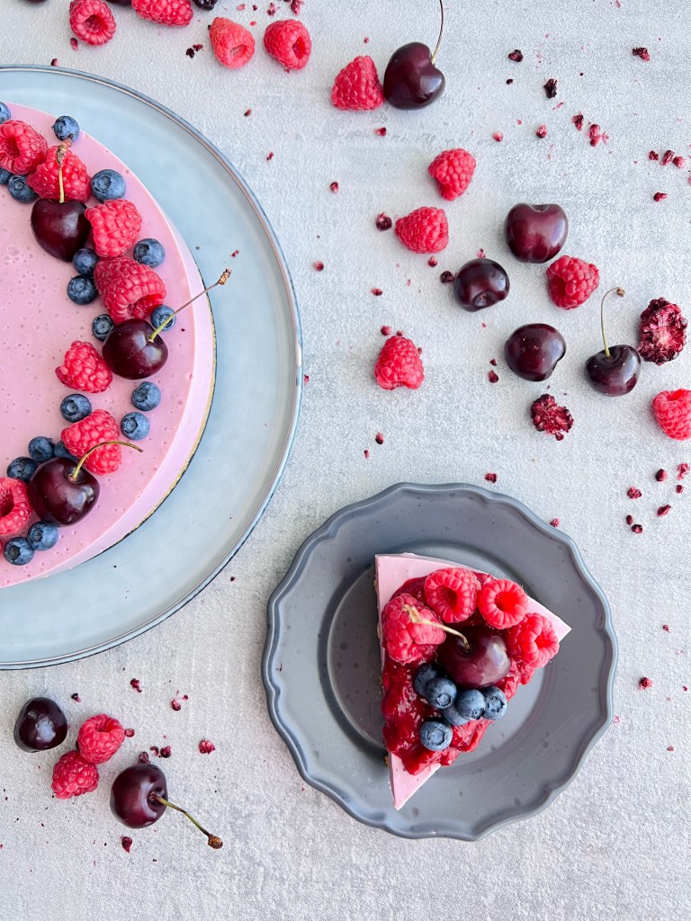 Vegan and Sugar-free Strawberry Cheesecake