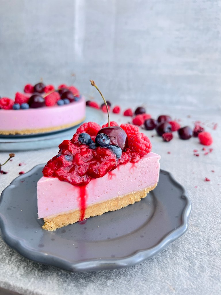 Vegan and Sugar-free Strawberry Cheesecake