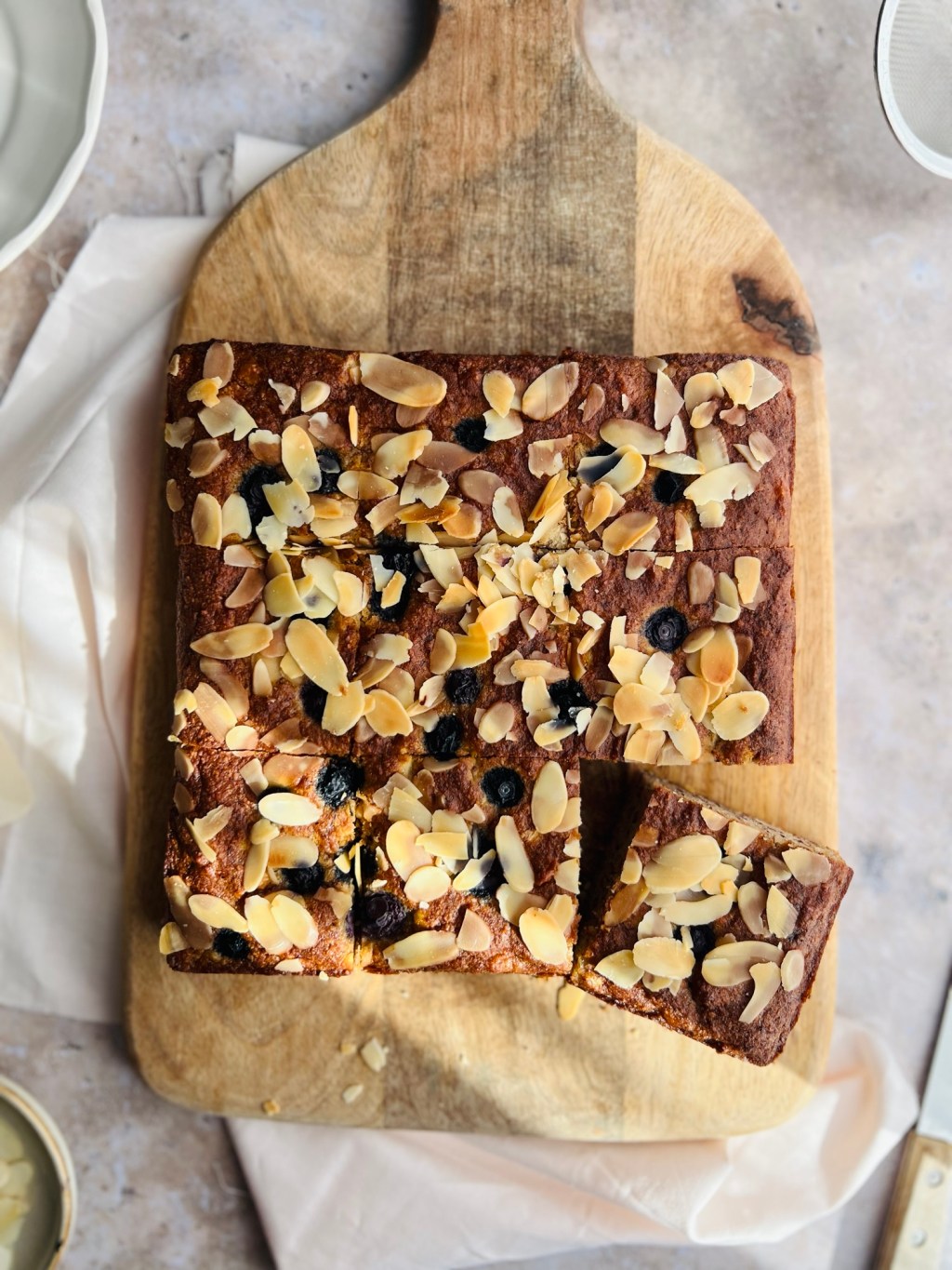 Healthy Almond Blondie with Berries (Gluten-Free, No Refined&nbsp;Sugar)